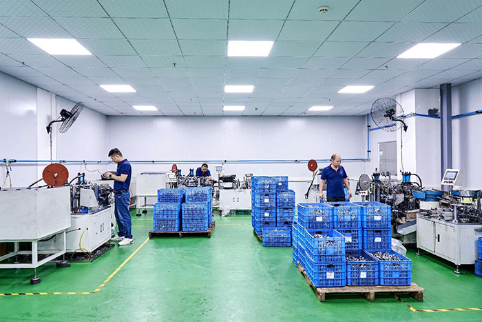 Fully automated riveting and pressing workshop Fully automated riveting and pressing workshop