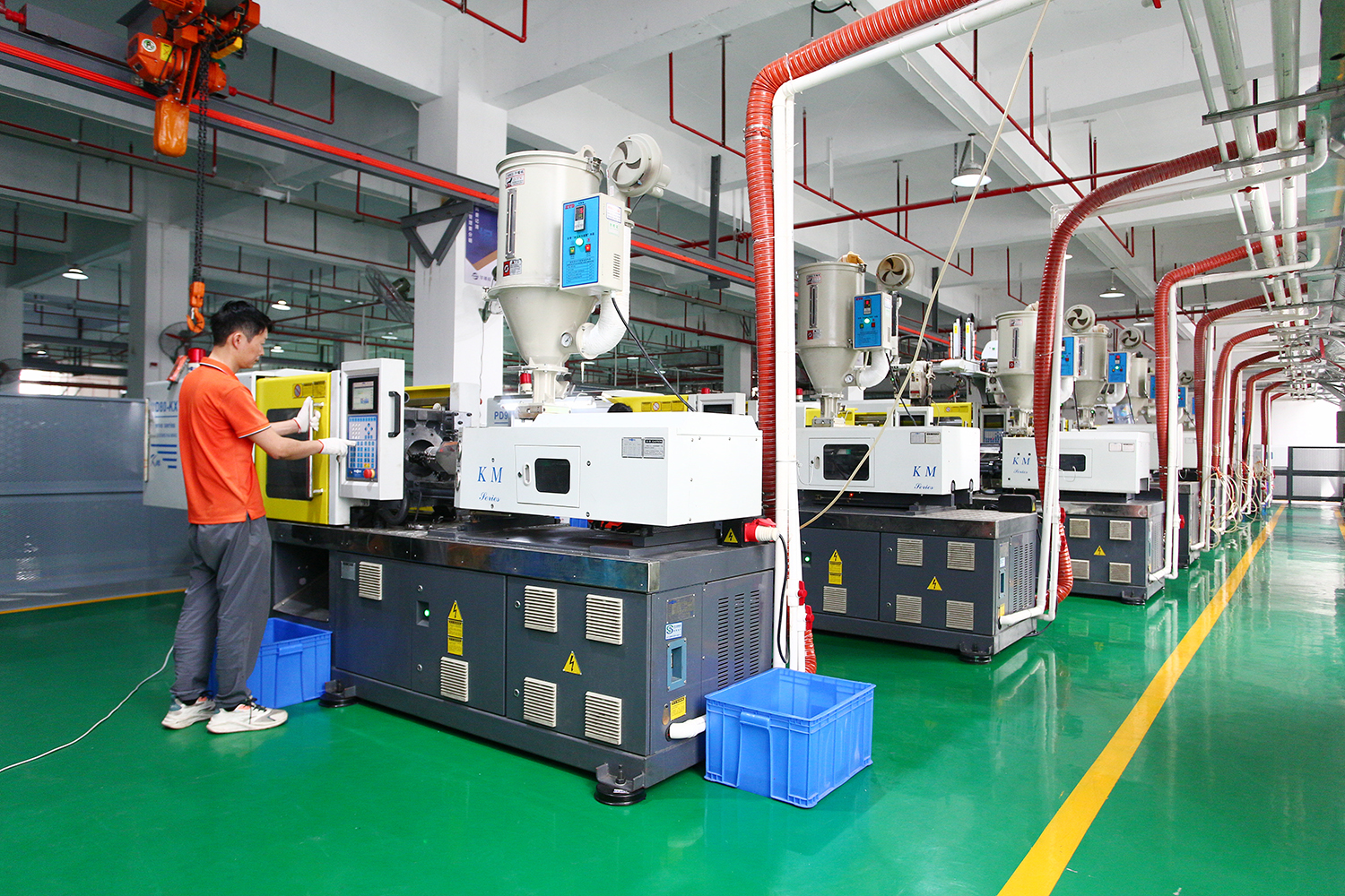 Second floor: injection molding workshop Second floor: injection molding workshop