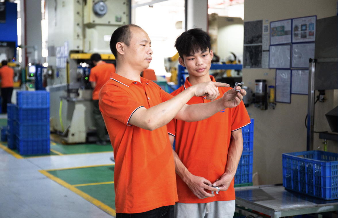 First floor: Hardware motor parts workshop First floor: Hardware motor parts workshop